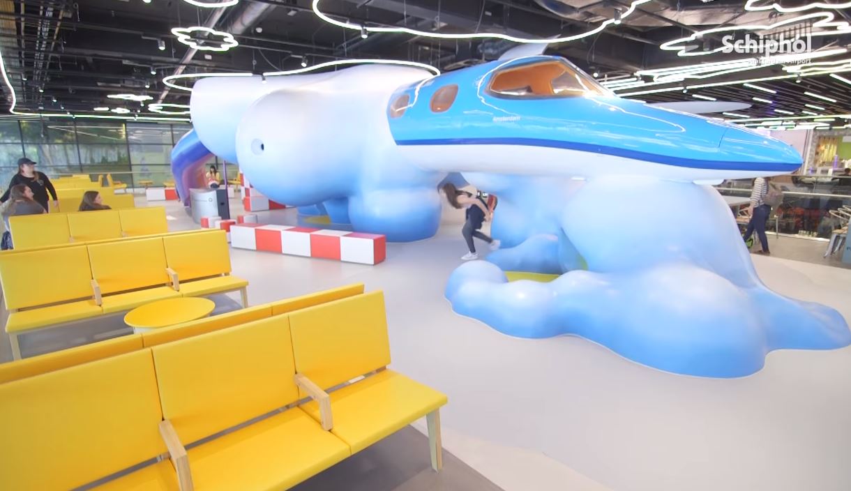 Schiphol Airport – Making of ‘Play Plane’ in Lounge 2