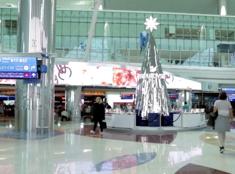 Swarovski's Festive Tree at Dubai Airport - Havayolu 101