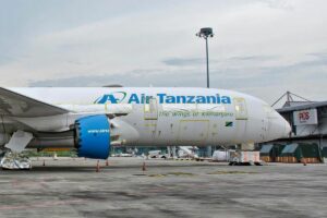 Air Tanzania'nın Boeing 787'si aylardır Kuala Lumpur Havalimanı'nda bekliyor.