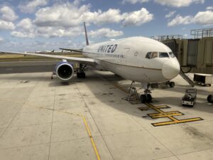 United Airlines uçağı, Honolulu Havalimanı’nda