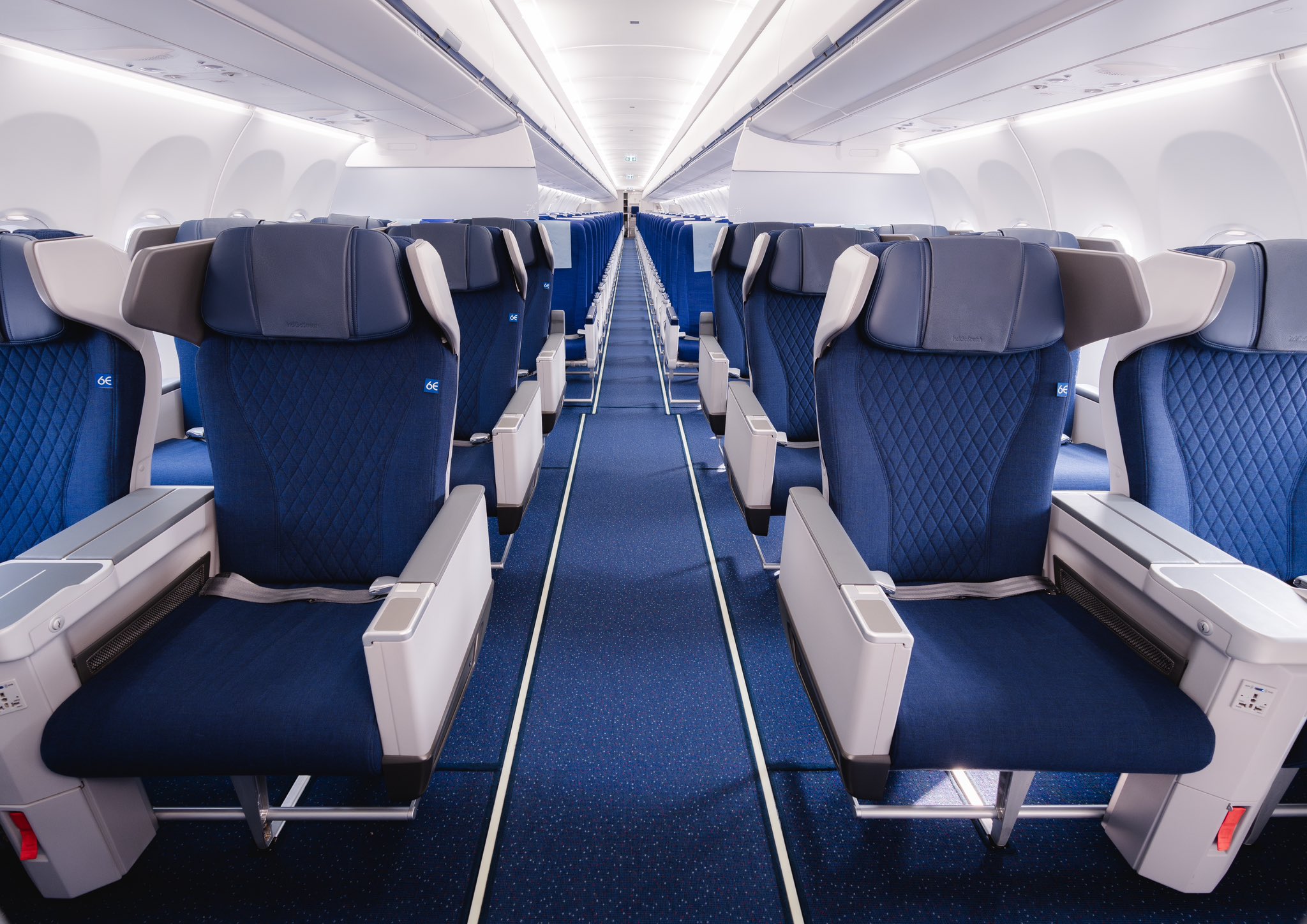 IndiGo, Business Class’lı İlk Uçağını Teslim Aldı